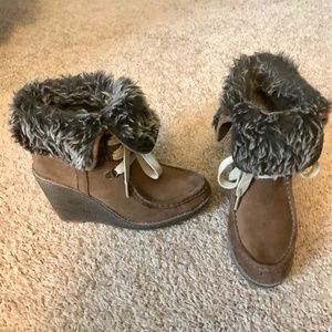 Women's Mossimo Suede and Fur Wedge Boots Size 7.5